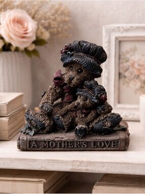 Vintage 1990’s Boyd’s Bear Figurine “A Mother's Love”